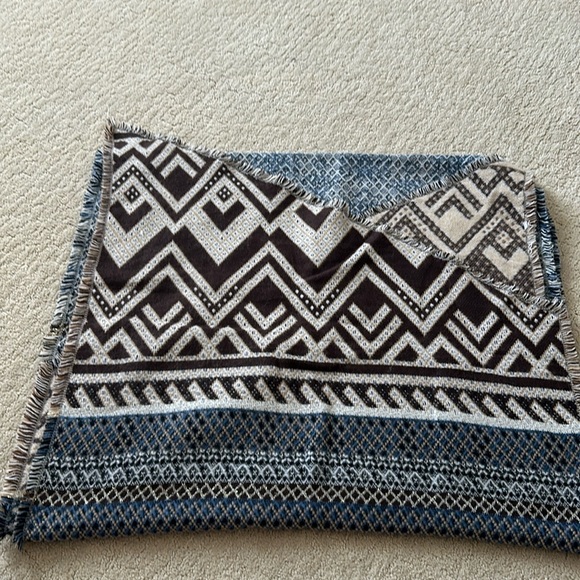 American Eagle Blanket Scarf. - Picture 1 of 2
